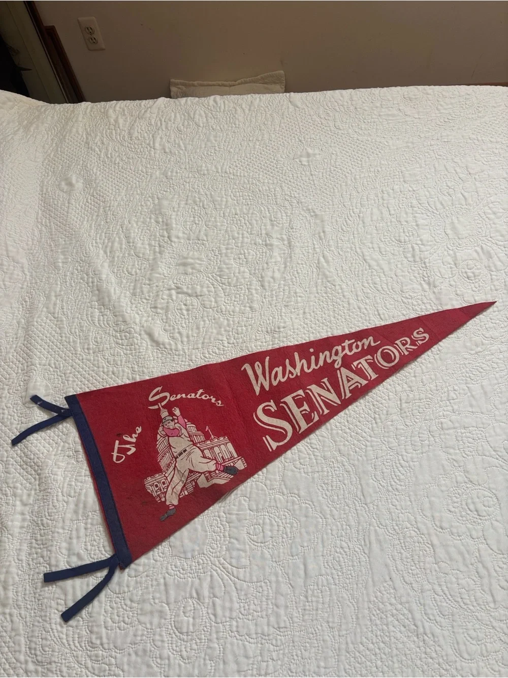 Vintage Washington Senators baseball souvenir red felt pennant capital graphics - Picture 1 of 11